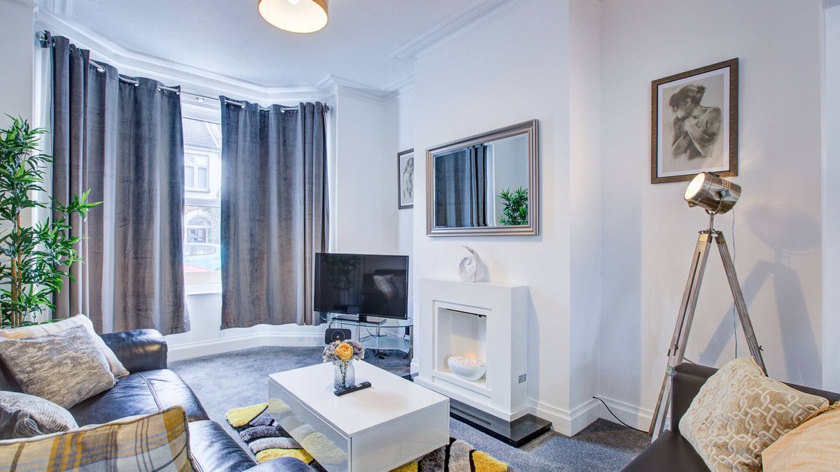 Southend-on-Sea House | Pass the Keys | Beautiful House in SouthChurch
