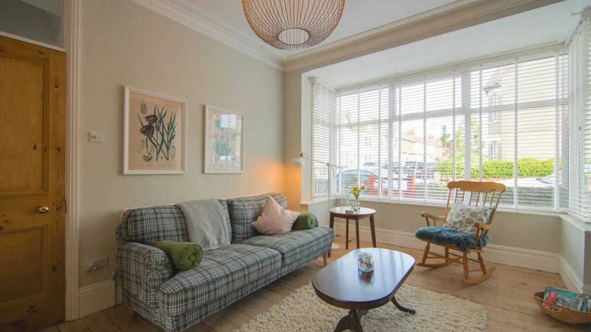 Southend-on-Sea House | Pass the Keys | Cosy Stylish house near Southend