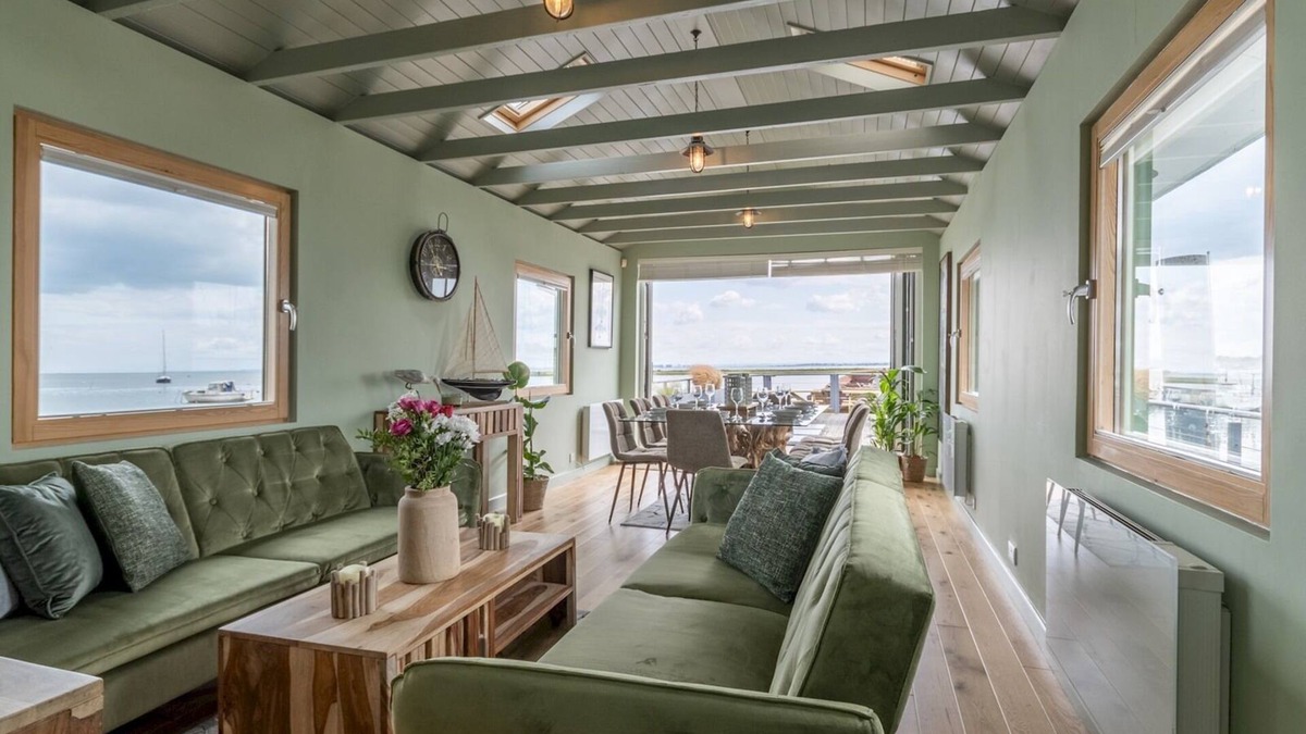 Leigh-on-Sea House | Pass the Keys | The Pontoon!