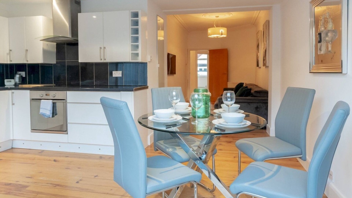 Leigh-on-Sea Apartment | Pass the Keys | Cosy flat in Leigh