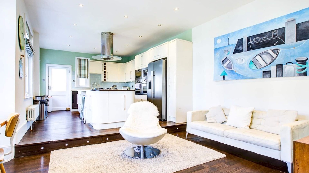 Leigh-on-Sea House | Pass the Keys | Large house | Leigh | Sea views