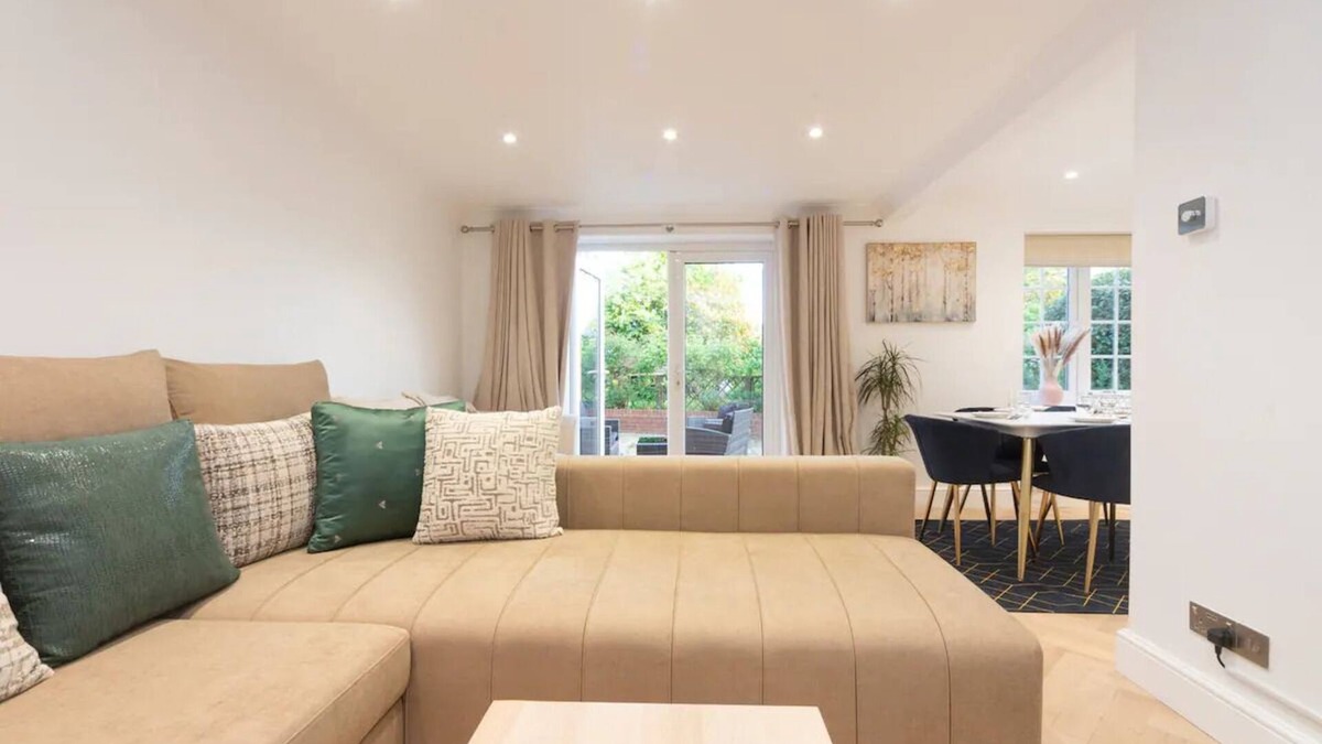Sidcup House | Pass the Keys | Gorgeous 4 BR House Near Station, mins to London