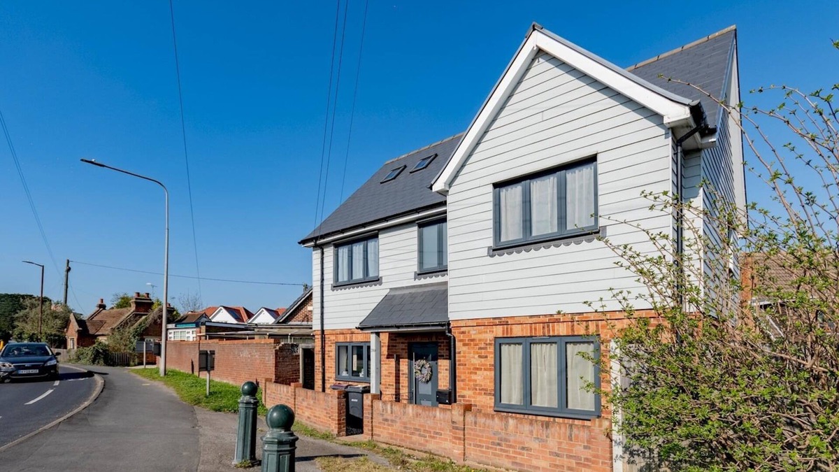 Hawkwell House | Pass the Keys | Hawkwell Retreat 5 Bedroom home | Hockley