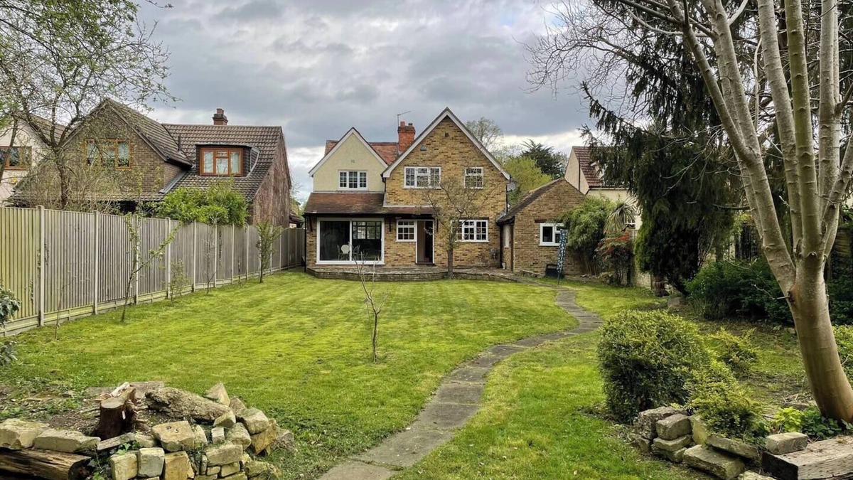 Wraysbury House | Pass the Keys | Idyllic Home in Picturesque Village of Wraysbury