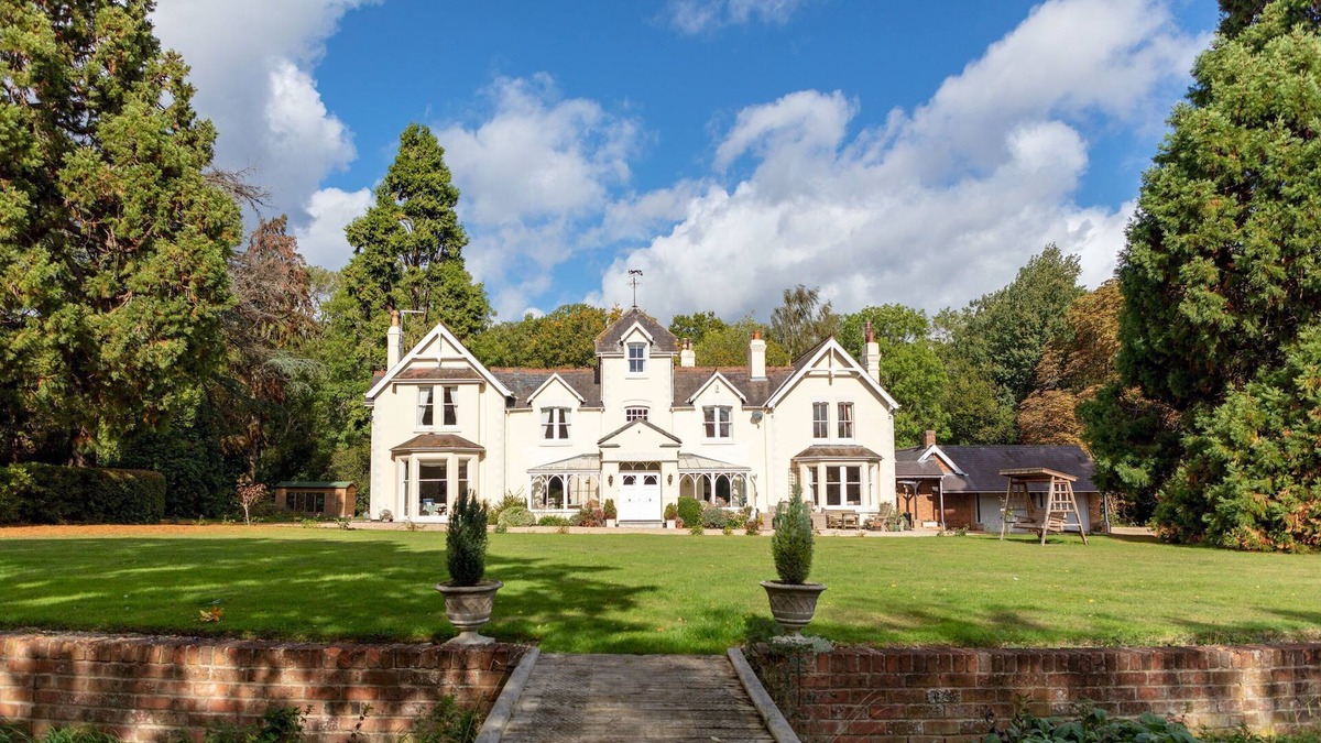 Norton Disney House | Pass the Keys | Idyllic Countryside Retreat