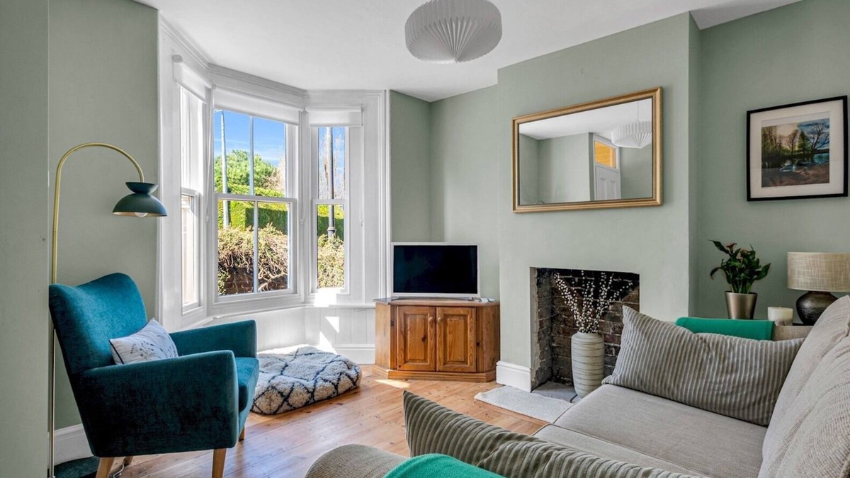Canterbury House | Pass the Keys | Large Terraced Home In the City