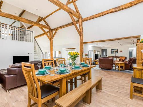 Funtington House | Pass the Keys Large Thatched Barn near Bosham