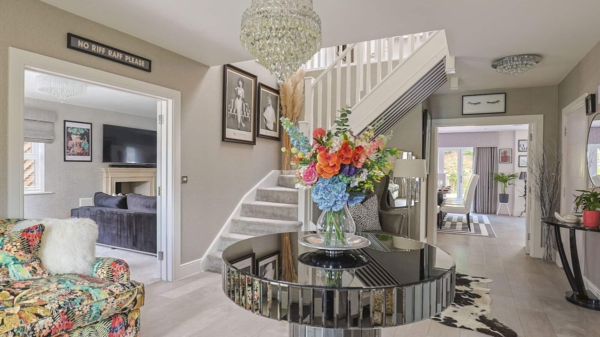 Winkfield House | Pass the Keys | Luxury Villa with Hot Tub - 5 minutes to Legoland