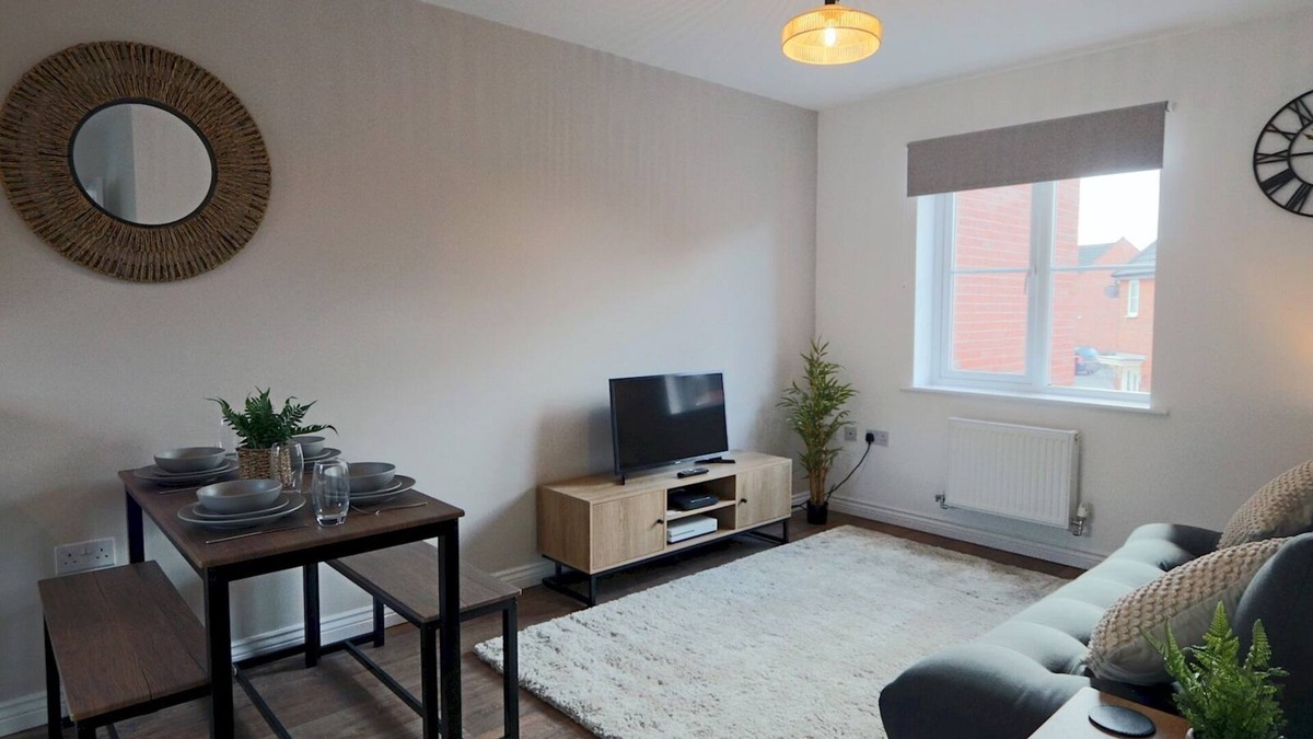 Hilton House | Pass the Keys | Modern Coach House with private parking
