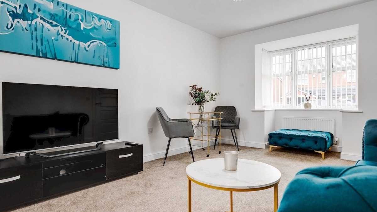 Kirkby House | Pass the Keys | Modern and Cozy Kirkby Retreat Parking Sleeps 5