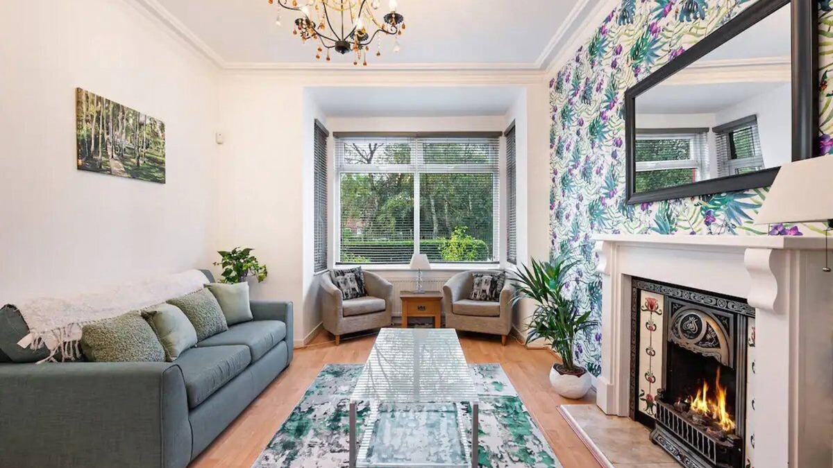 Old Trafford House | Pass the Keys Old Trafford 4-Bedroom Retreat Near Manchester United & City Centre - Family-Friendly