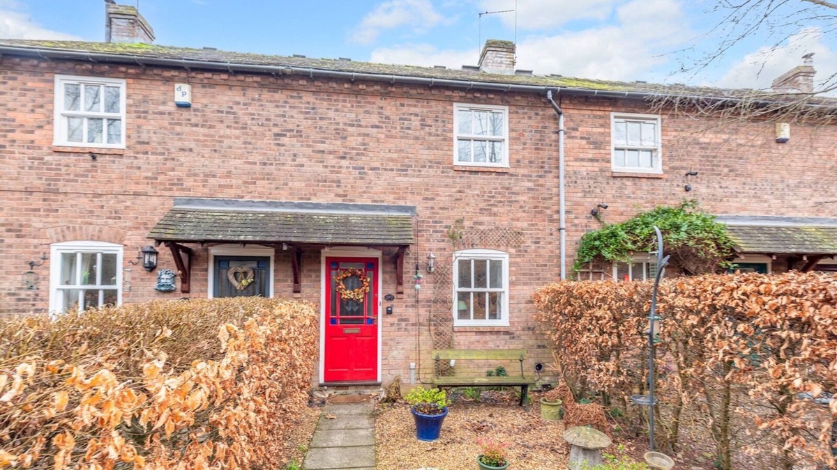 Jackfield House | Pass the Keys | Peaceful riverside gem Shropshire Ironbridge Gorge
