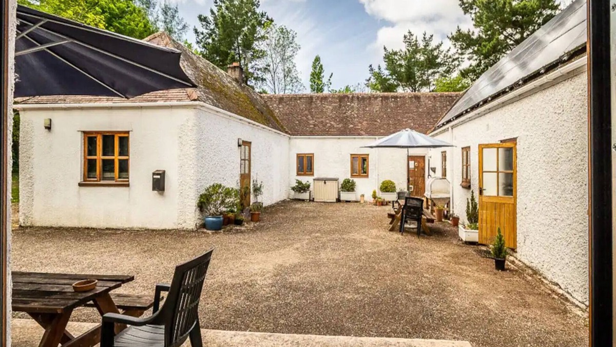 Farringdon House | Pass the Keys | Peaceful and spacious 2 bedroom holiday home