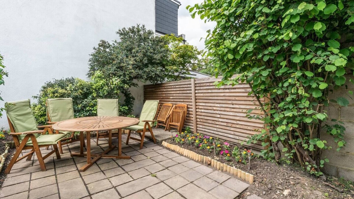 Abbey House | Pass the Keys | Perfect spot for Wimbledon! Relax and feel at home