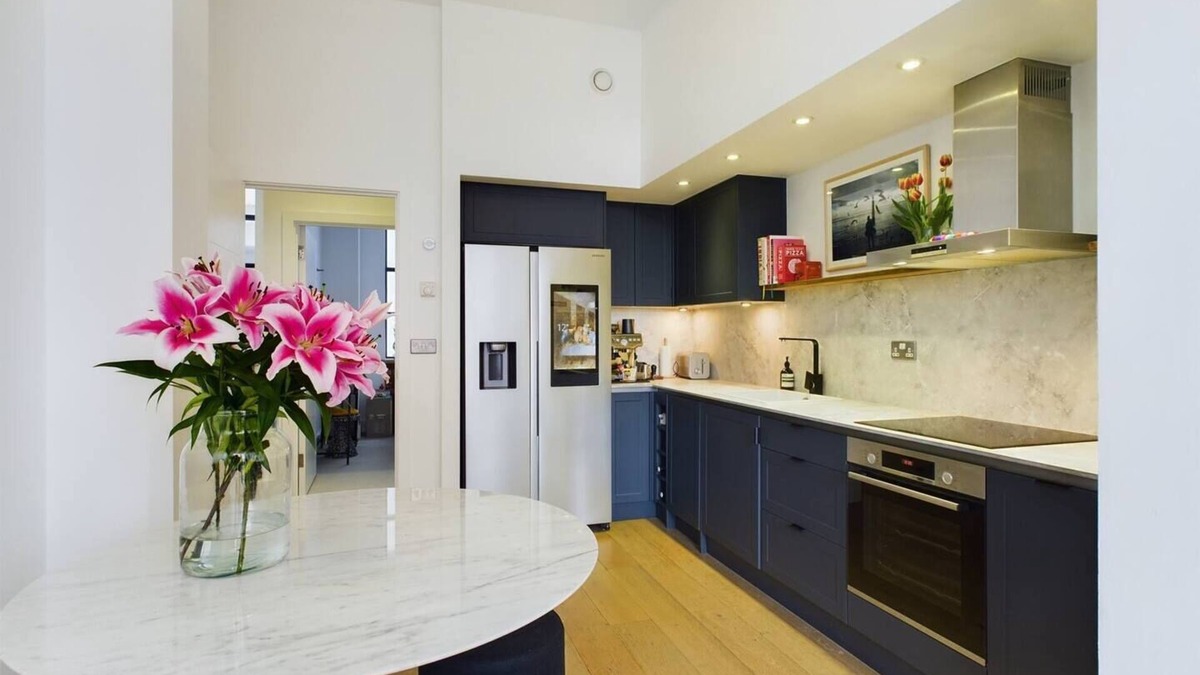 Homerton Apartment | Pass the Keys | Perfectly Located Apartment