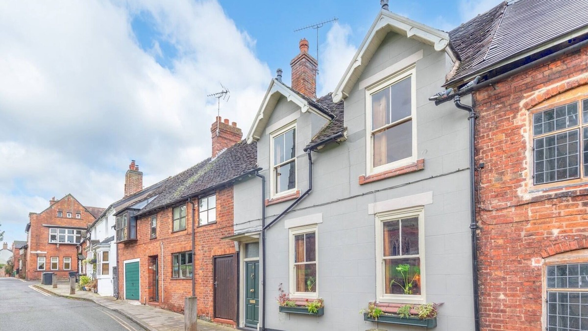 Market Drayton House | Pass the Keys | Stay in the Original Home of the Gingerbread Man!