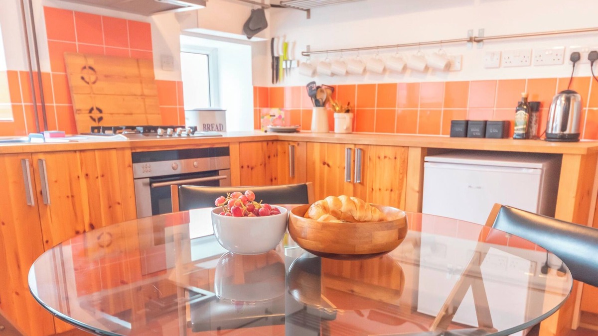 New Mills House | Pass the Keys | Spacious Garden Home in New Mills - Pet Friendly