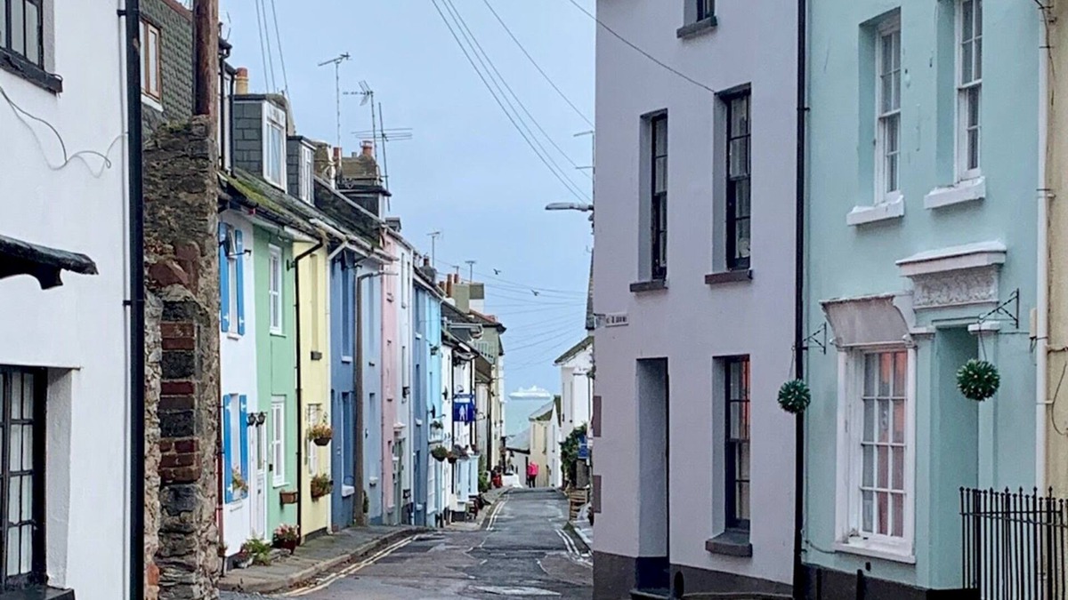 Brixham House | Pass the Keys | Spacious Converted Sail Loft Sunny Family Terrace