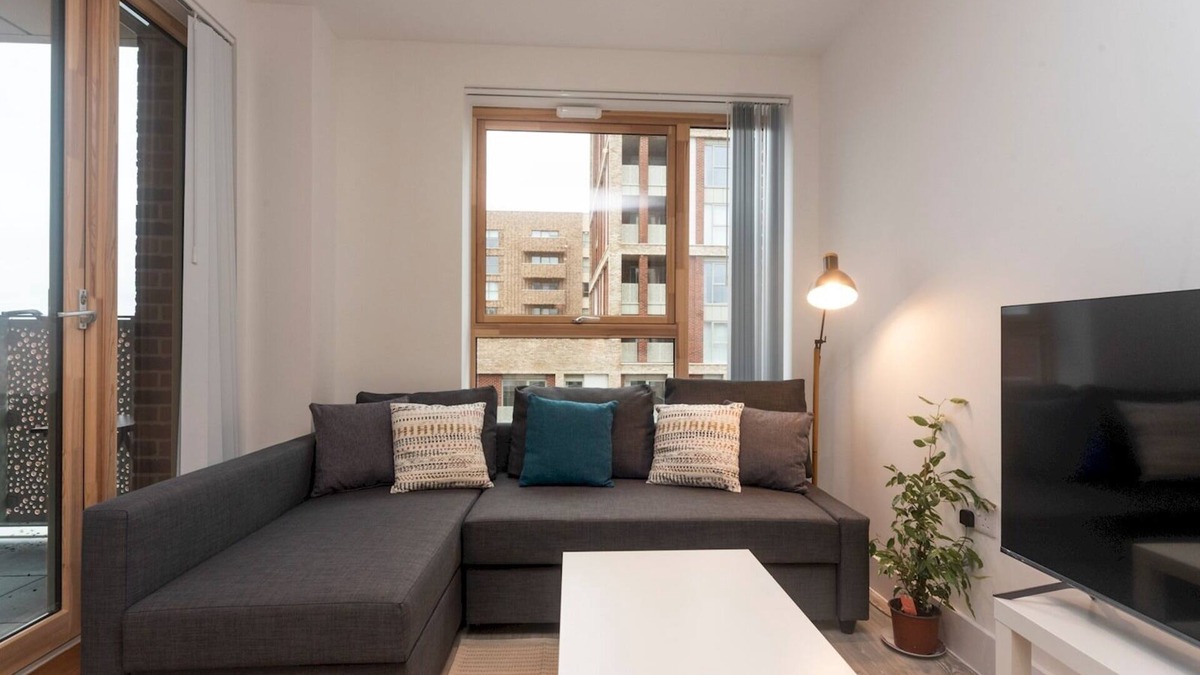 Abbey Wood Apartment | Pass the Keys | Spacious Bright Flat 20 Mins To Central London