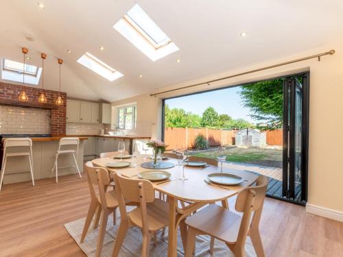 Chessington North and Hook House | Pass the Keys Stunning Spacious Chessington Gem with Parking