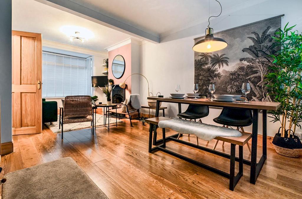 Belfast House | Pass the Keys Stunning 2BR Townhouse in Belfasts Best Location