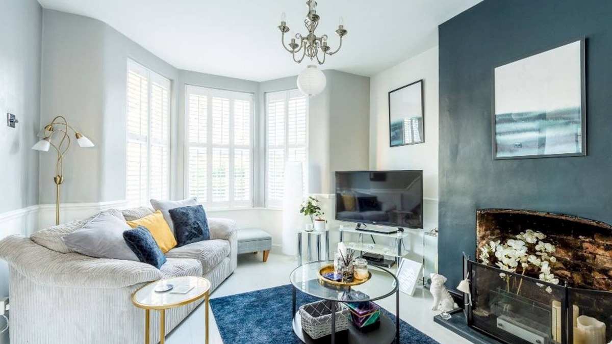 Higham Hill House | Pass the Keys | Stunning 2BR house with garden