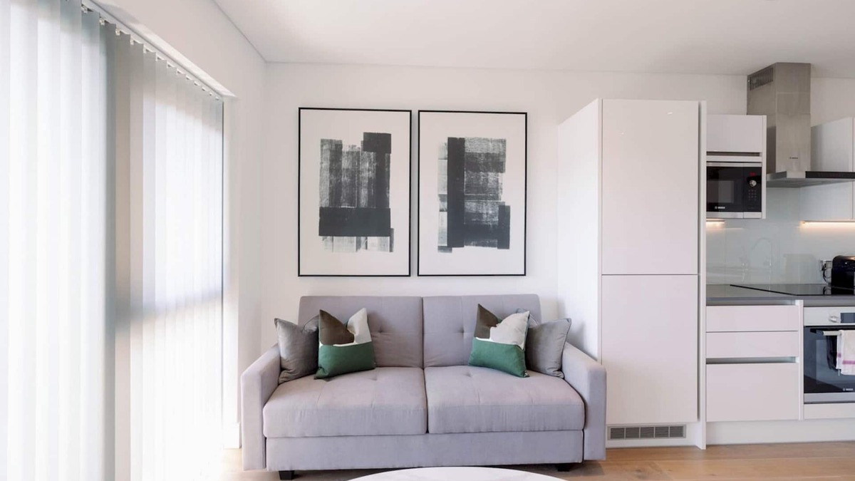 Hoxton West Apartment | Pass the Keys | Stylish 2BR Near Shoreditch + Liverpool St w/Patio