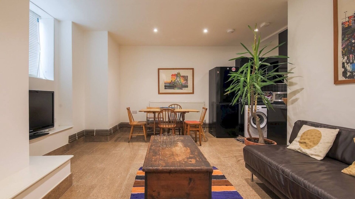St. Leonard's Apartment | Pass the Keys | Stylish Flat - 20 Mins from Central London