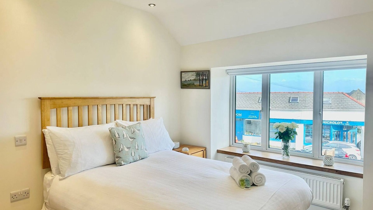 Mumbles House | Pass the Keys | Stylish Mumbles Getaway-Parking, Heart of Village