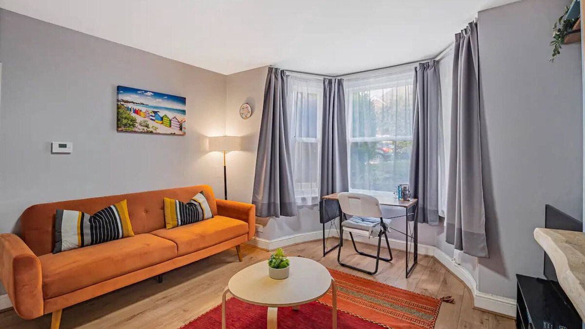 Thurlow Park Apartment | Pass the Keys | Tulse Hill - 1BD w/beautiful private garden
