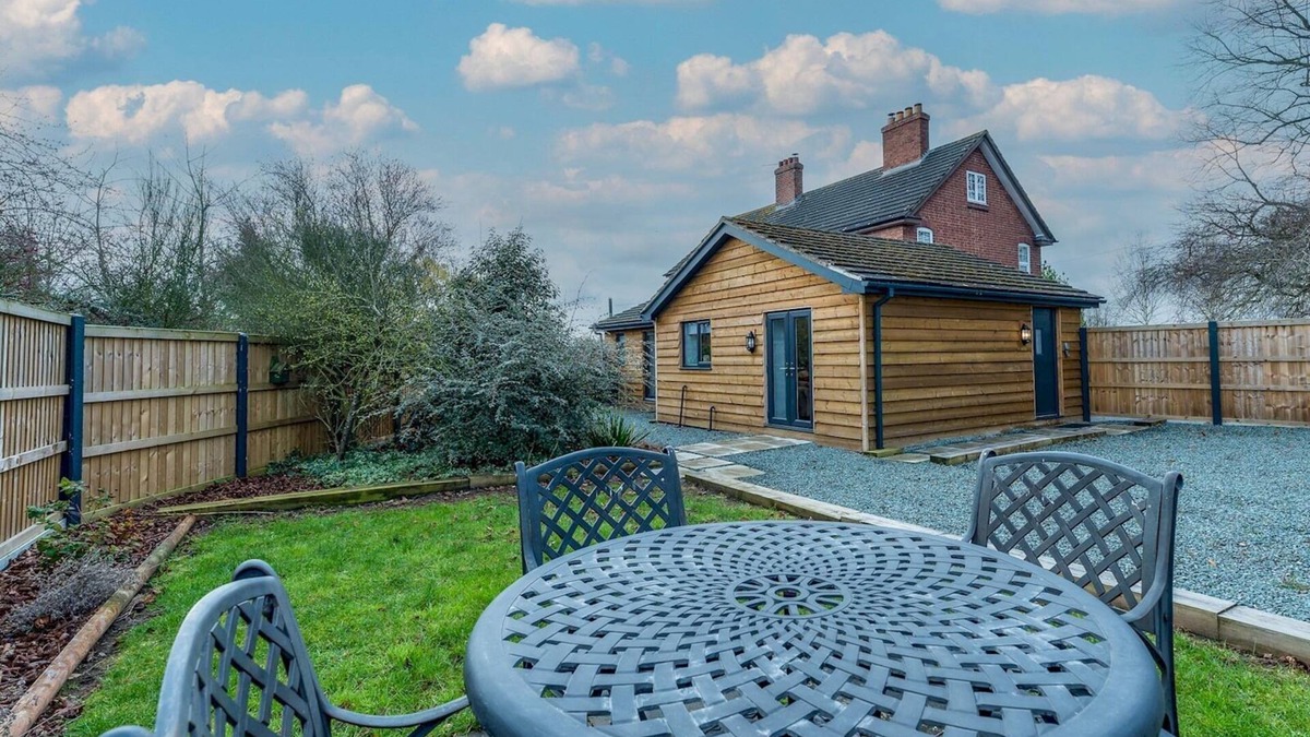 Shrewsbury House | Pass the Keys | Unique charming and peaceful countryside lodge
