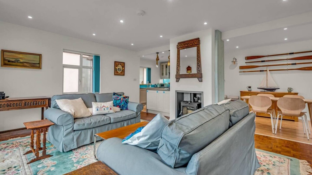 Swalecliffe House | Pass the Keys | Waders