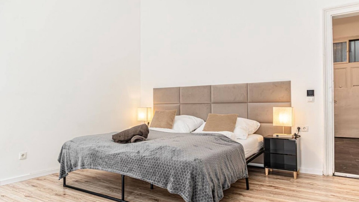 Rudolfsheim-Funfhaus Apartment | Past Meets Present 1BR/Apt Budget Friendly&Central