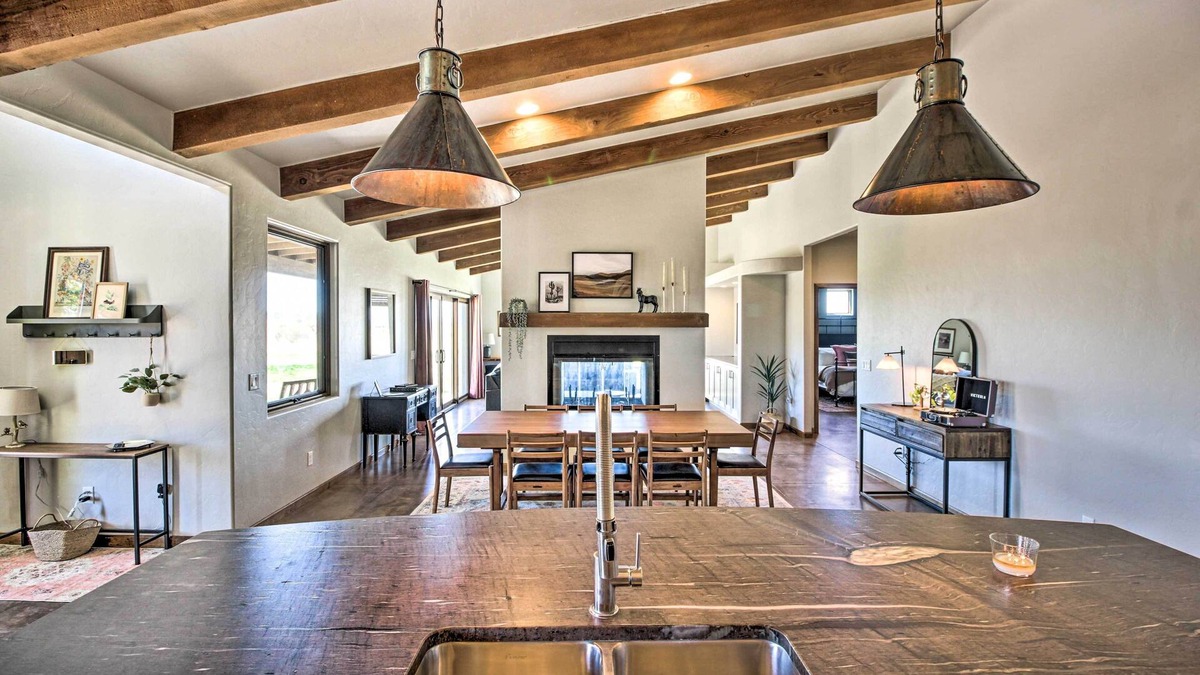 Elgin House | Pastoral Elgin Escape w/Covered Patio & Grill!