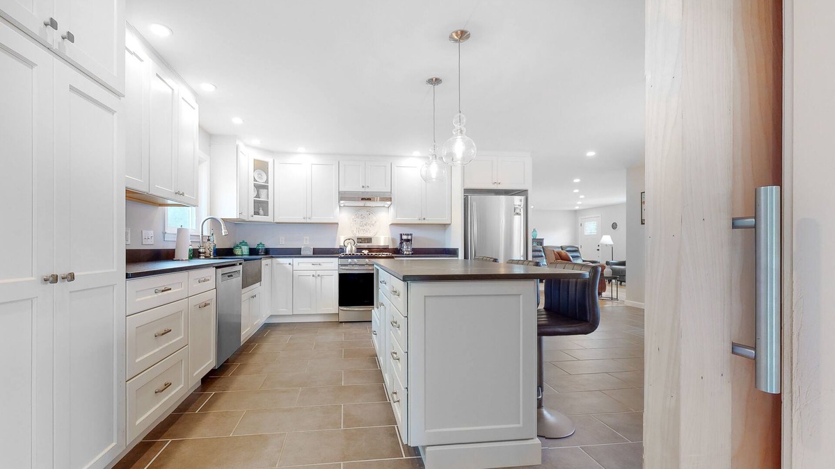 Pittsford House | Pastoral home with gas fireplace & lovely view - great for skiing & fall foliage