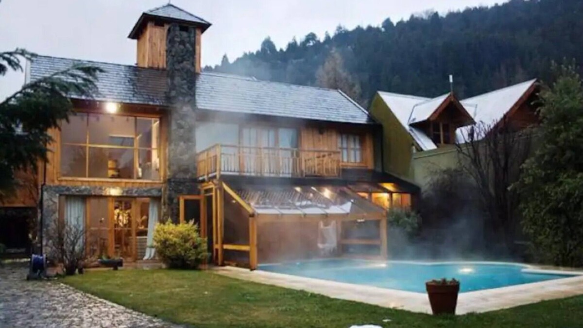 Lanin National Park House | Patagonia Casa Sur - Luxury mansion with swimming pool and barbecue area