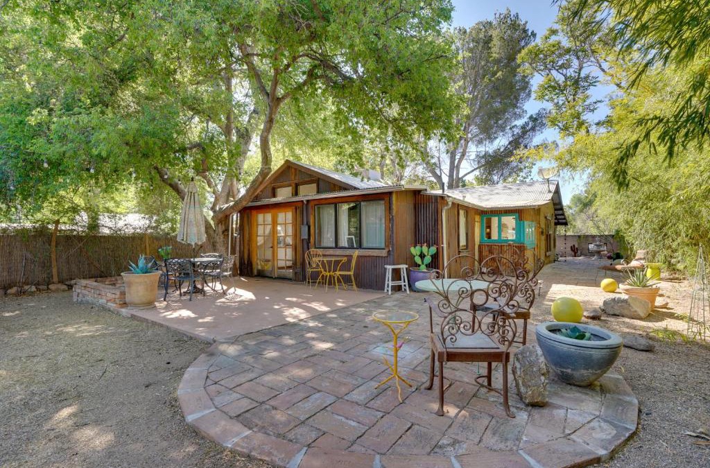 Patagonia House | Patagonia Cottage with Patio and Yard Walk to Town!