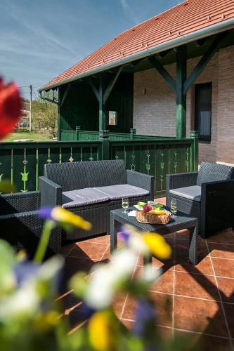 Ofalu House | Patakpart Vendégház