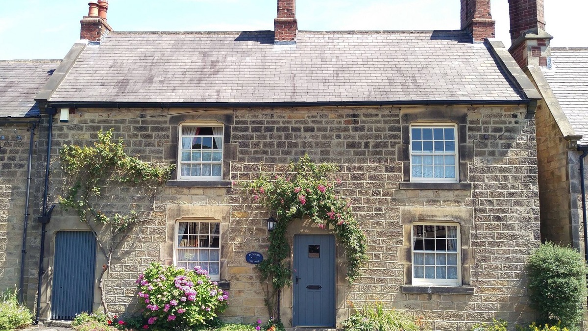 Alfreton Cottage | Pathways Holiday Cottage a delightful 18th century stone cottage in Derbyshire.
