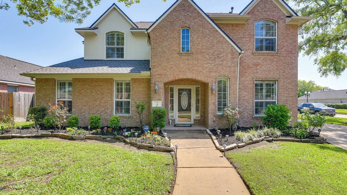 Pearland House | Patio, BBQ & Yard: Family Retreat in Pearland