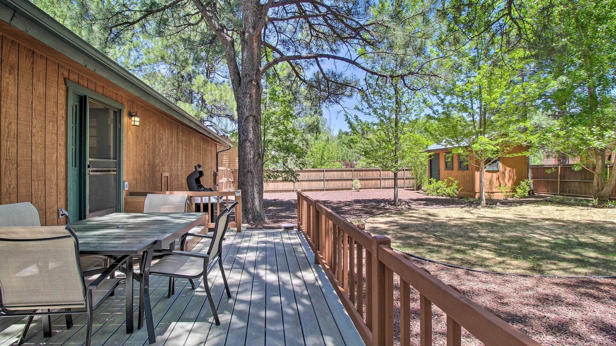 Pinetop Cottage | Patio, Fenced Yard: Pet-friendly Pinetop Cabin!