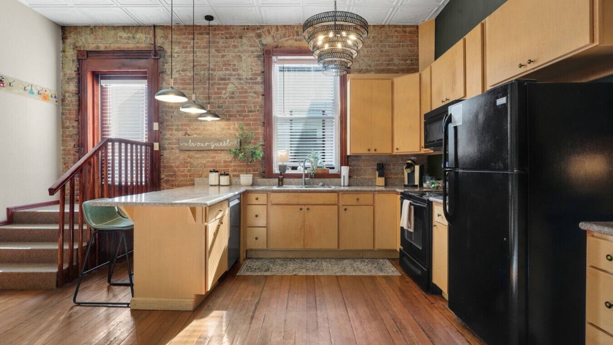 Great Falls Apartment | Patio/Fire Pit | In Unit Laundry | Downtown | Parking | King Bed