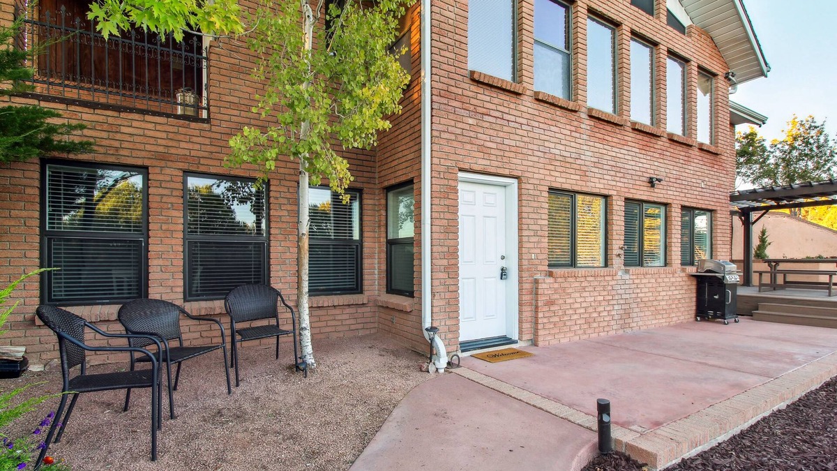 Show Low Apartment | Patio, Grill & Fire Pit: Show Low Escape!