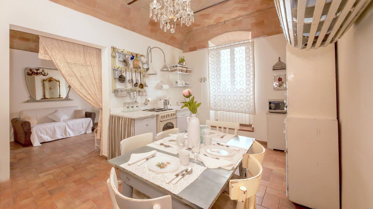 Spello Apartment | PATIO HOUSE balcony shabby chic home in Spello