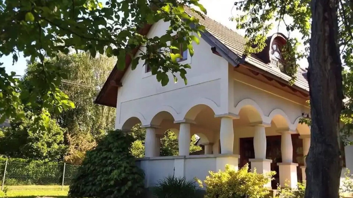 Badacsonytordemic House | Patio House with panoramic views and 5 minutes from beach dog-friendly n