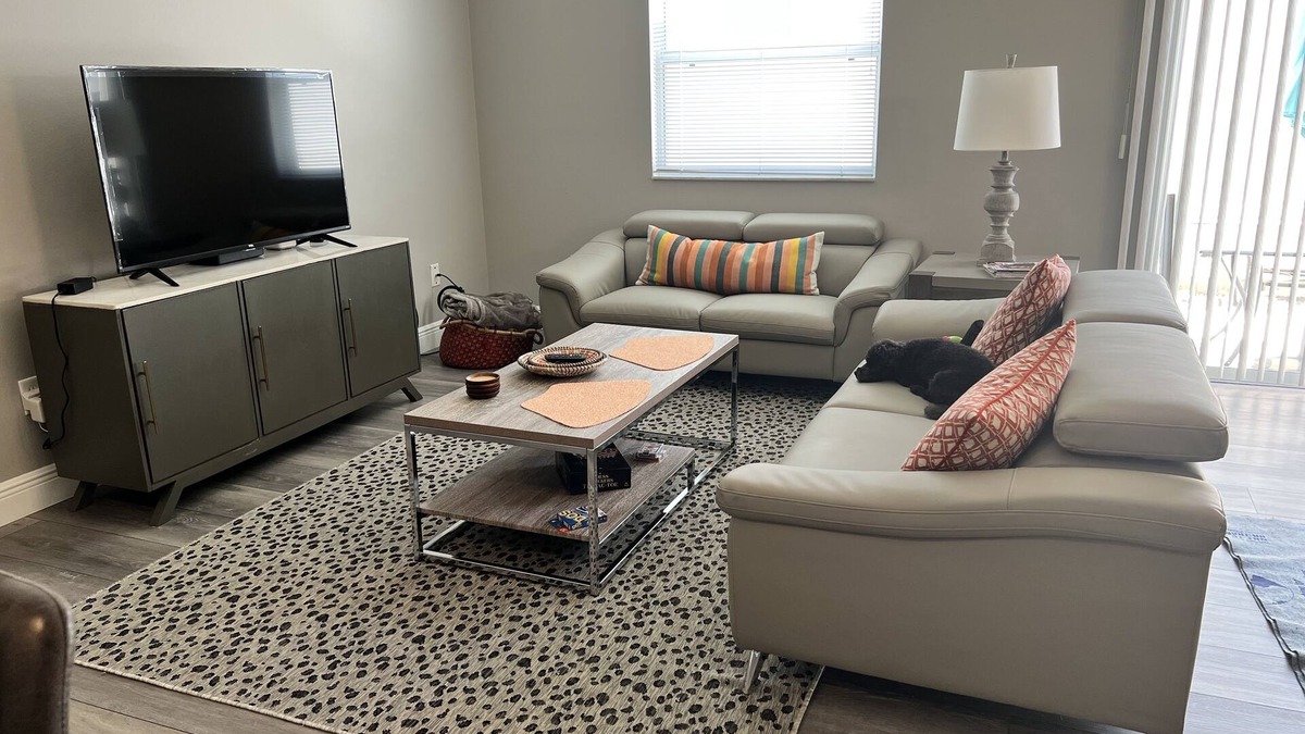 Lynnhaven Villa | Patio Villa, 5 min to Lake Sumter Landing with Golf Car. Village of Ashland