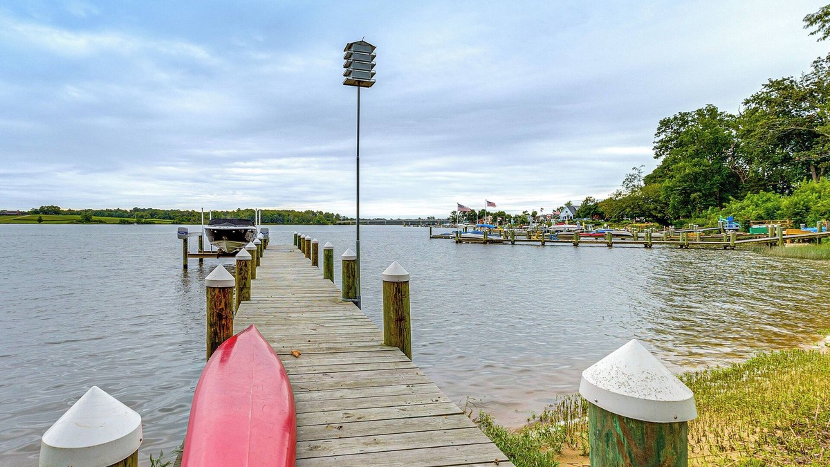 Earlville House | Patio & Water Views: Serene Bohemia River Escape!
