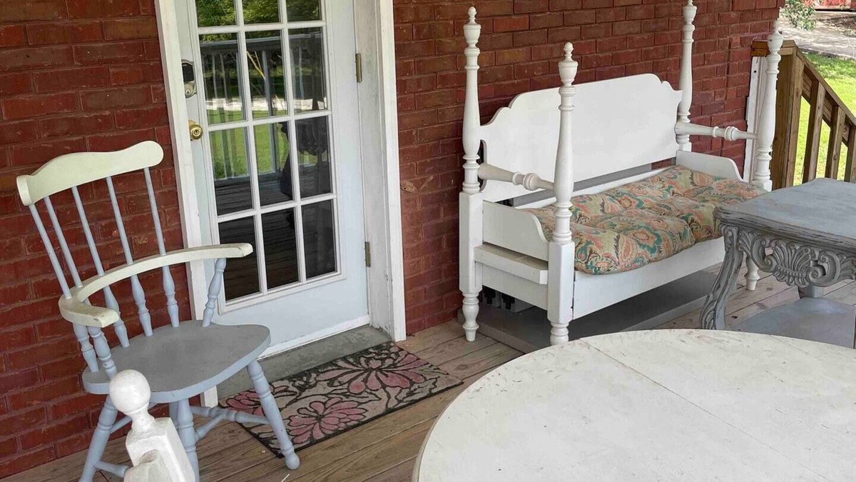 Camden Apartment | Patsy Cline Fan Room