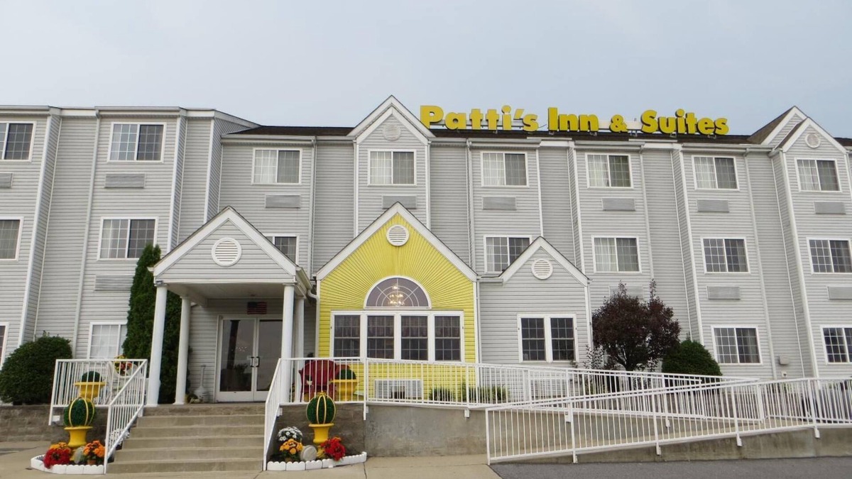 Grand Rivers Hotel | Patti's Inn & Suites