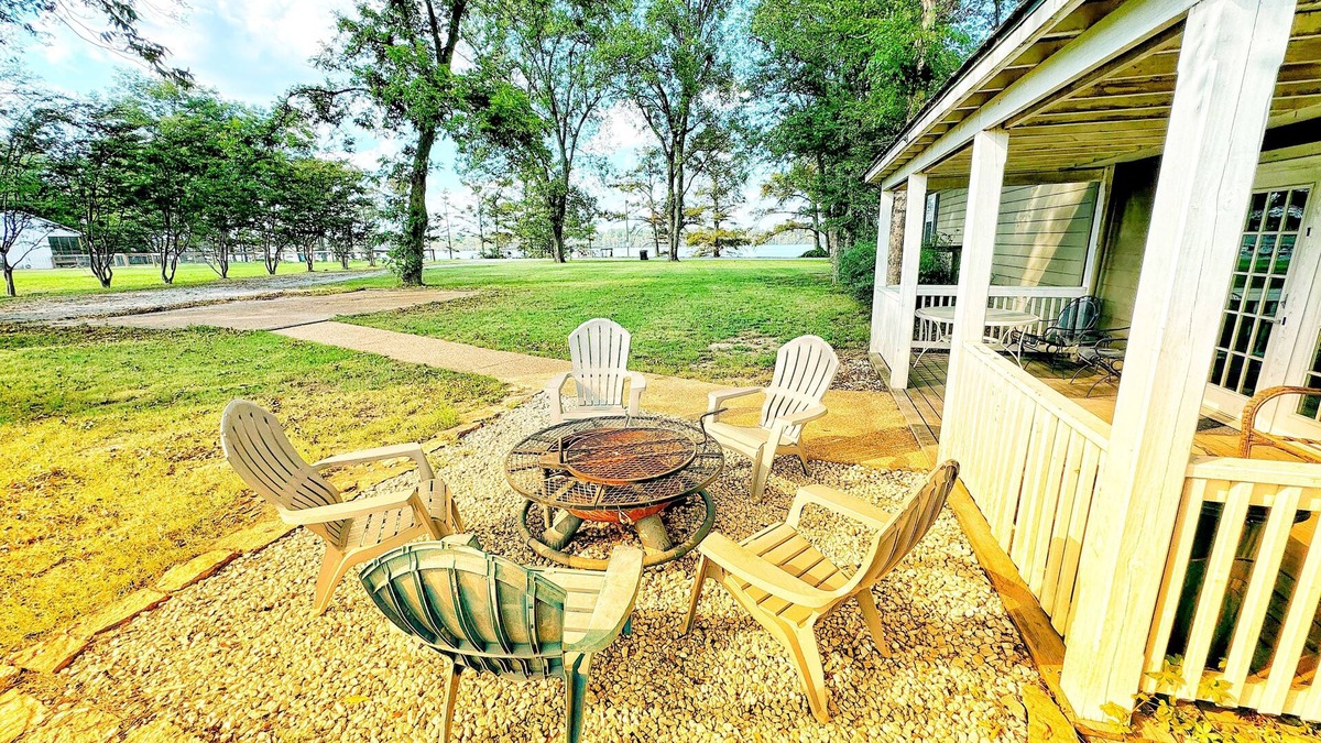 Dundee House | Patton’s Place on beautiful Moon Lake near Clarksdale, MS and Helena, AR